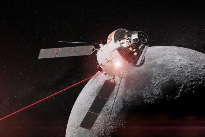NASA запустило видеотрансляцию с лунной орбиты в 4K