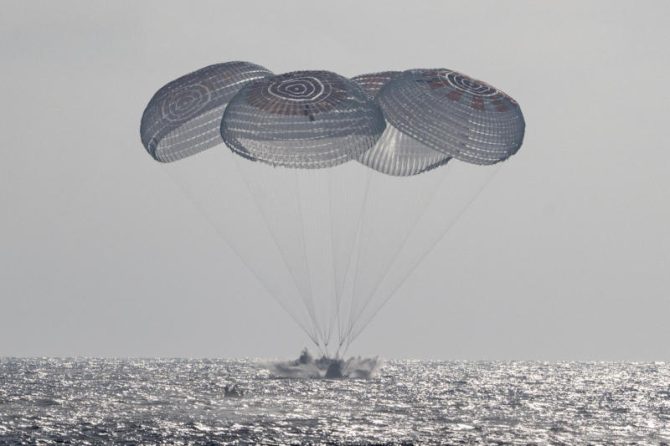Три астронавта и космонавт миссии SpaceX Crew-12 вернулись на Землю после восьми месяцев на МКС